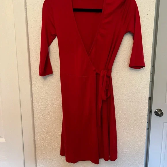 Lulu’s All At Once Red Three-Quarter Sleeve Wrap Dress - Picture 2 of 4